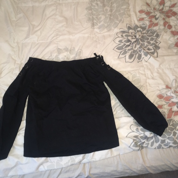 Off shoulder top - Picture 1 of 3